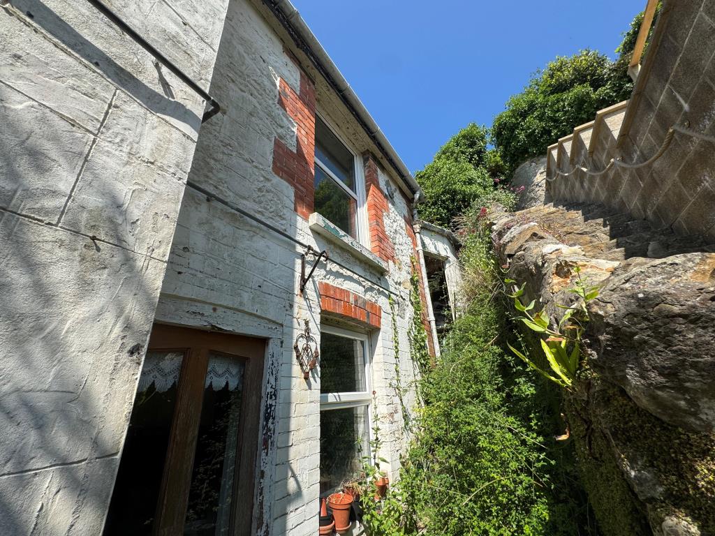 Lot: 20 - TOWN CENTRE COTTAGE WITH CONSENT FOR DEMOLITION AND A PAIR OF REPLACEMENT COTTAGES - The Rear Section of the Existing Cottage